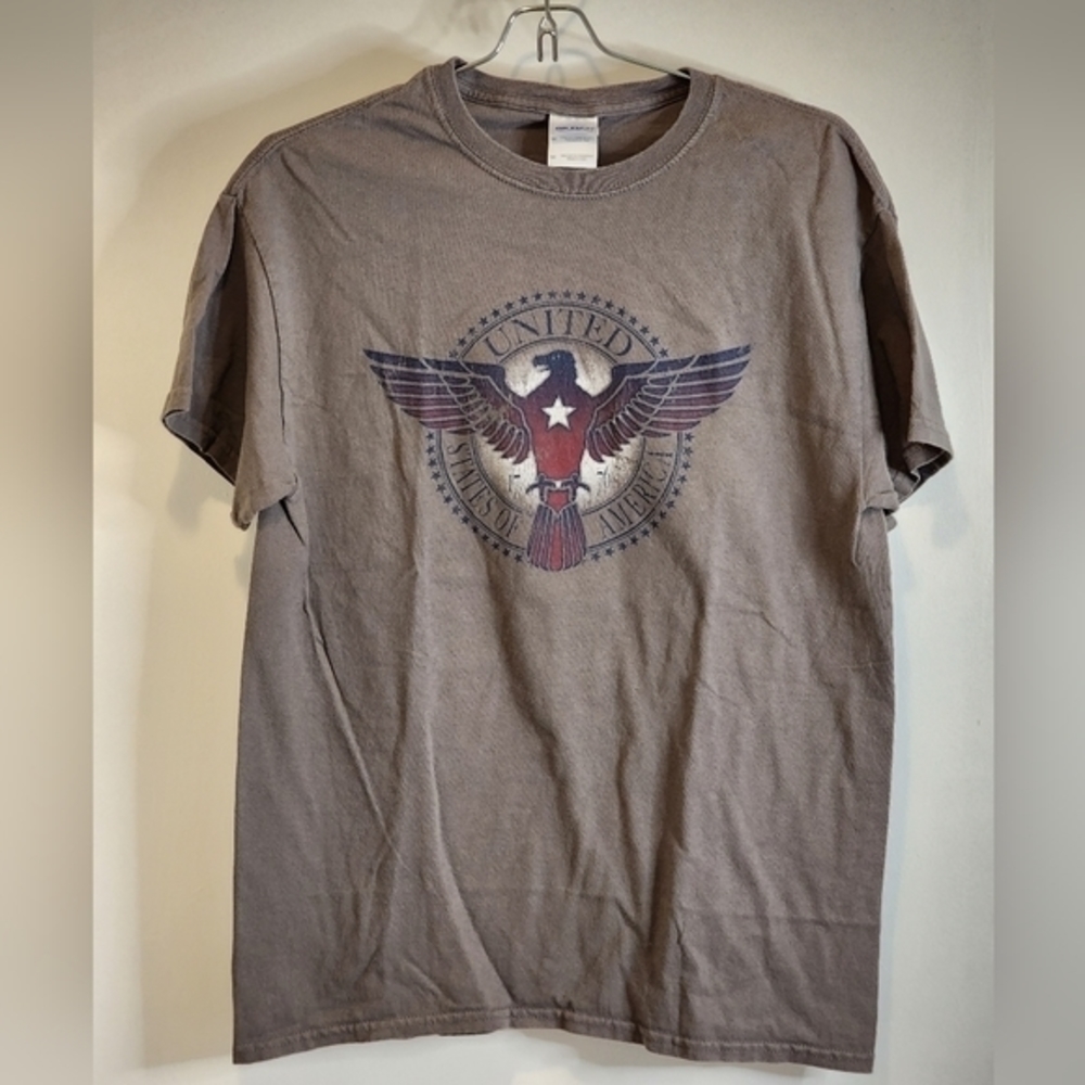 Gildan United States Of America Adult Size M Gray Black Red White Blue Tshirt‎